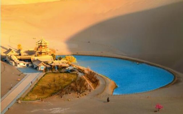 揭秘甘肃旅游黄金季:为何春秋两季成为游客首选? 揭秘甘肃旅游黄金季:为何春秋两季成为游客首选?