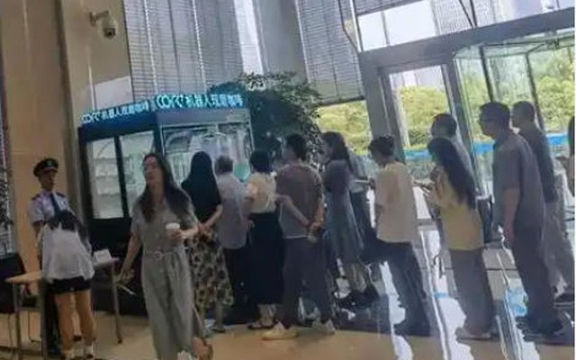 世界首台第七代机器人咖啡馆 COFE + 落地东北移动，数智生活走进现实